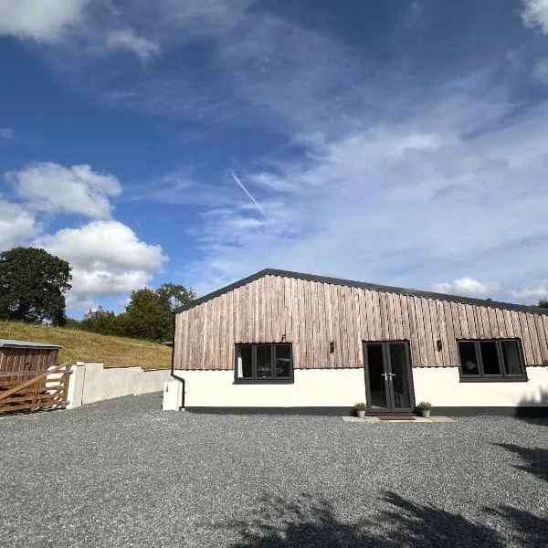 The Barn, Little Bovey Farm，位于Venn Cross Station的酒店