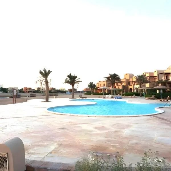 El Gouna, Sabina 2-Bedroom Ground Floor，位于赫尔格达的酒店