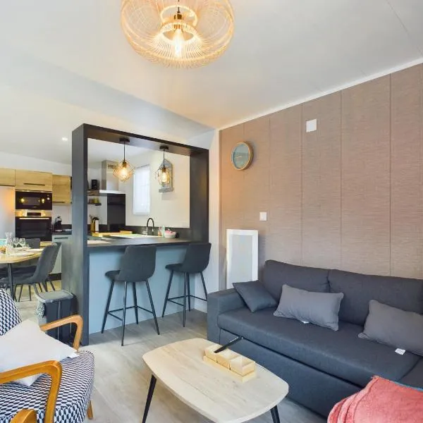 Joli chalet pour 6, piscine chauffée à l'année，位于圣吉尔-克鲁瓦德维的酒店