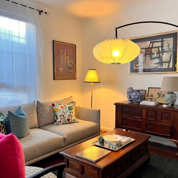Charming quiet Home in City，位于阿德莱德的酒店