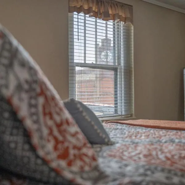 The Clocktower Suite，位于Madison的酒店