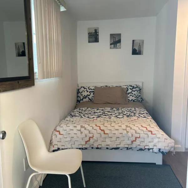 Cozy apt 30mins from Times square!!!，位于Corona的酒店