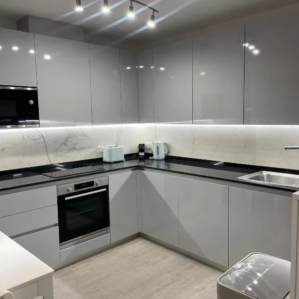 New CP family apartment with spa，位于直布罗陀的酒店