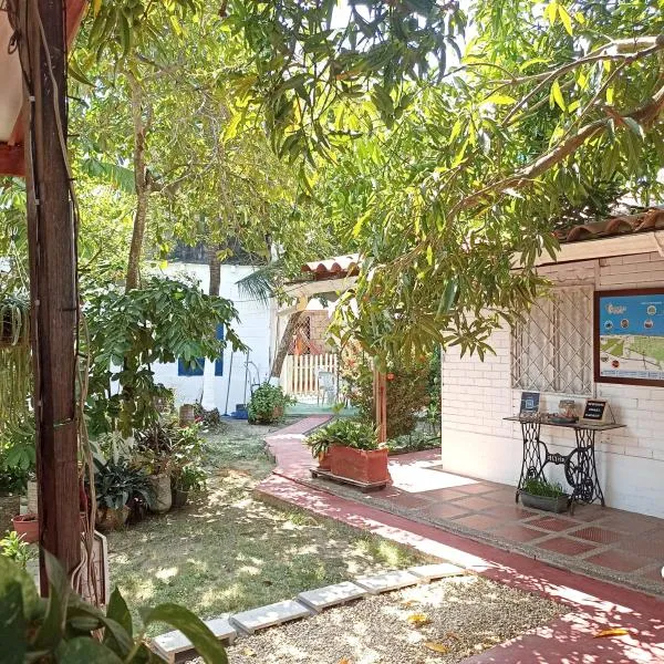 Hostal CORALES，位于托卢的酒店