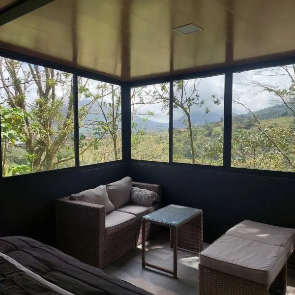 Arenal volcano apartment with panoramic view，位于埃尔卡斯蒂约的酒店
