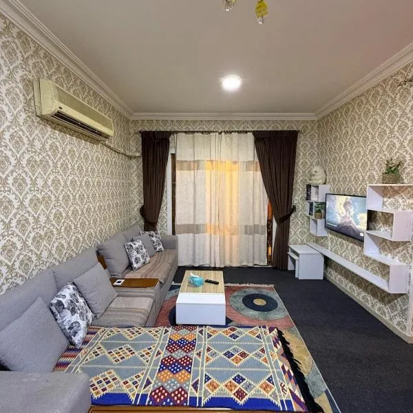 Elegant apartment with garden，位于Sheikh Zayed的酒店