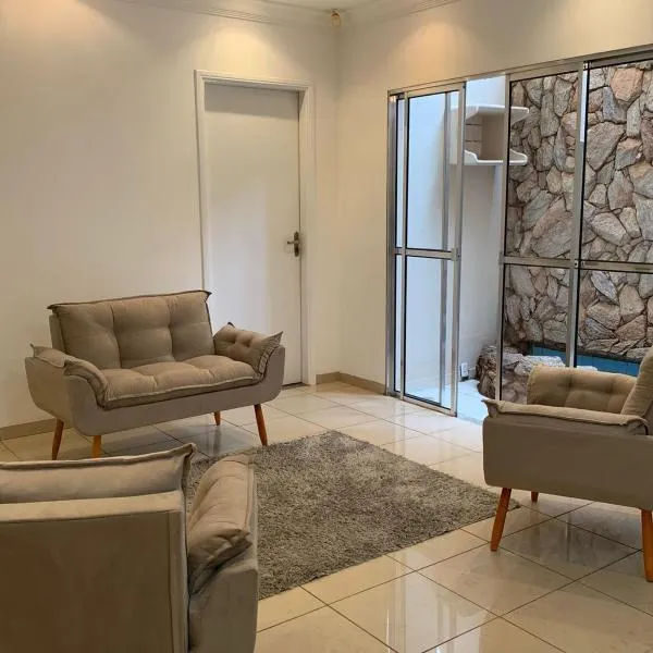 Quarto Privativo ao lado do Aeroporto，位于普雷图河畔圣若泽的酒店