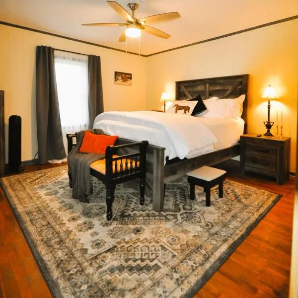 Cozy Farmhouse-Red River Gorge & Natural Bridge State Park，位于Stanton的酒店