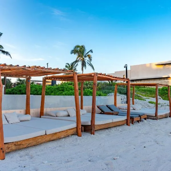 Luxury Romantic Getaway - 1 Bedroom - Steps from the Beach - Bahia Tankah Tulum，位于图卢姆的酒店