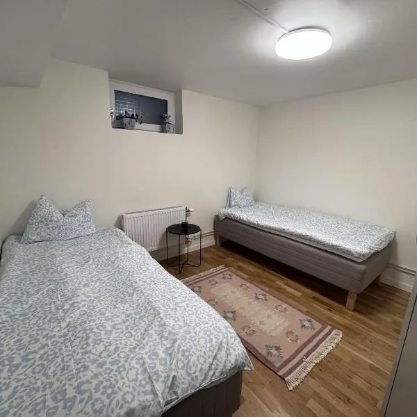 Entire Apartment 20 sqm Modern & Free Parking，位于于默奥的酒店