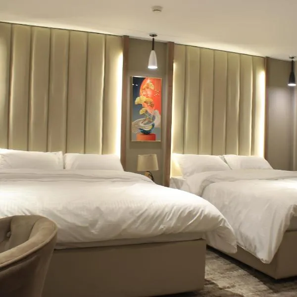 Azmal Hotel & Suites，位于伊尔比德的酒店