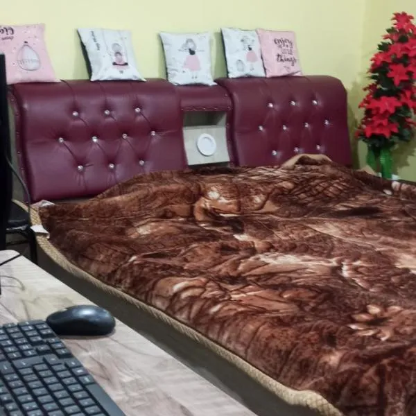 Pine Guest House sawan tangmarg，位于Tangmarg的酒店