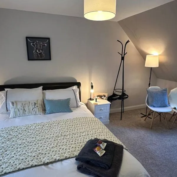 Snug Loft Room, Loch Etive House, Room 5, Beautiful Connel near Oban，位于康内尔的酒店