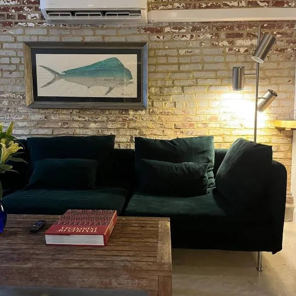 Chic Urban Pied a Terre in Heart of DC,位于华盛顿的酒店