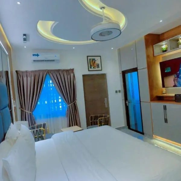 Kamara Lakeview Hotel，位于Wa的酒店