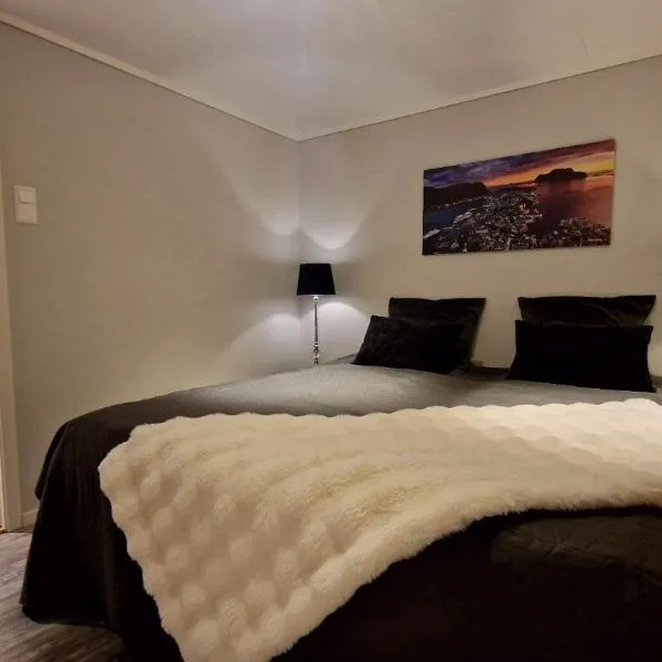 Rancho Apartment in Langevåg，位于Sula的酒店