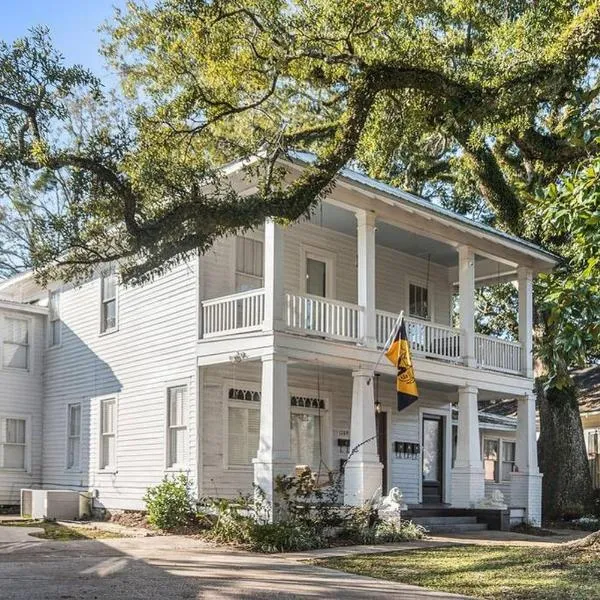 Old Dauphin Way Historic Home - Unit 3，位于莫比尔的酒店