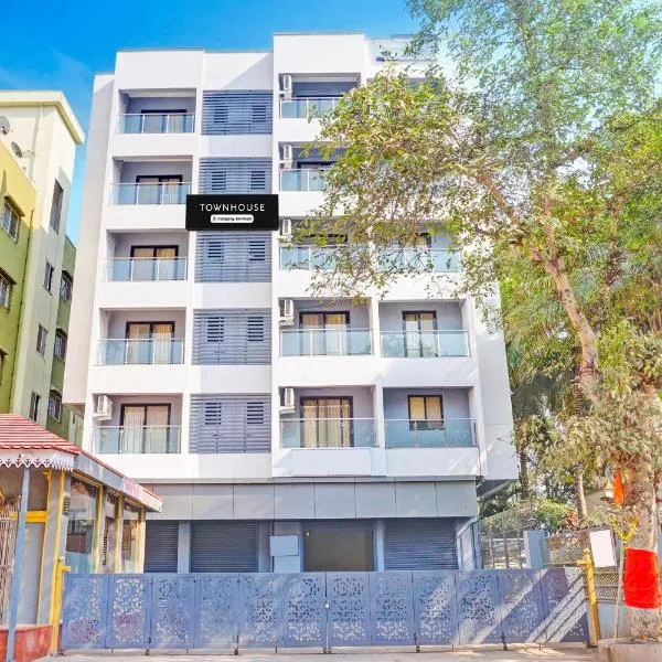 Super Townhouse Amanora Park Town Formerly Samrat Inn，位于Mundhva的酒店