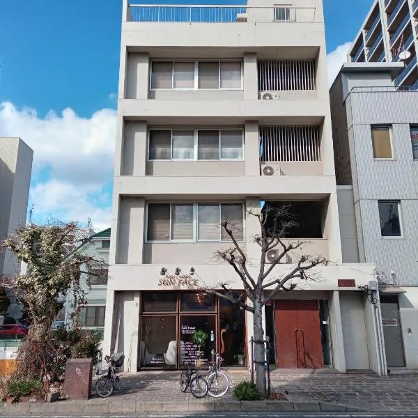 COCOSTAY 福山駅前レスタウロアバンティ JR福山駅から徒歩7分の移動に超便利な好立地 Great location 7min walk from JR sta，位于福山的酒店