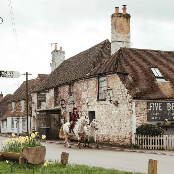 The Five Bells Inn，位于Brabourne的酒店