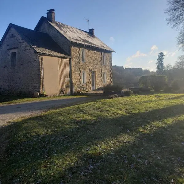 Maison de campagne Le Bouchatel，位于Gourdon-Murat的酒店