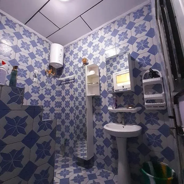 Adorable maison de vacances pour séjour tranquille，位于科纳克里的酒店