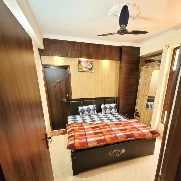 Vrindavan Divine Nest Near Iskcon and Prem Mandir，位于范兰德凡的酒店