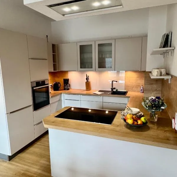 K4 Wohnung mit Gartenblick，位于耶弗尔的酒店