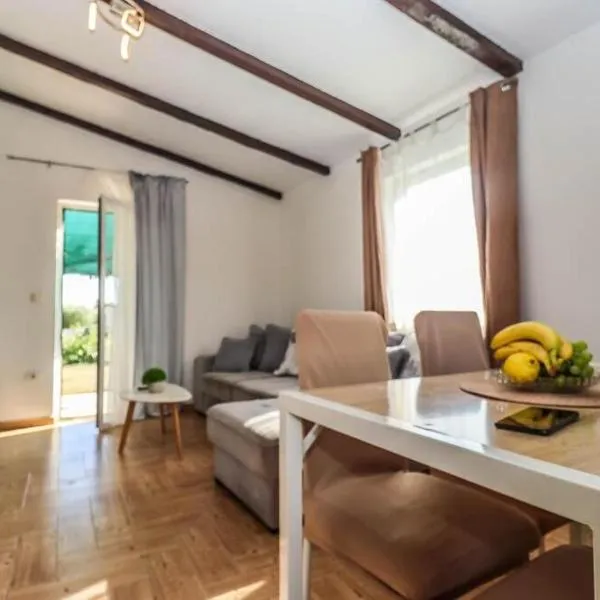 Guest house Krajcar，位于罗波里卡的酒店