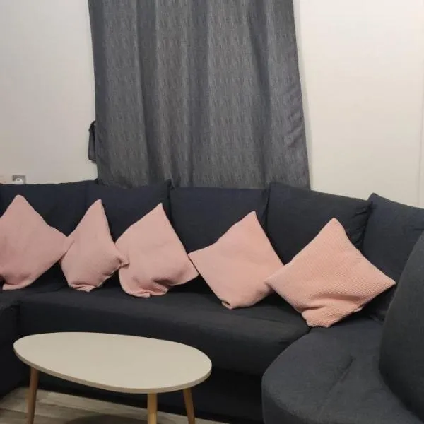 mobil home chaleureux et idyllique，位于拉特斯的酒店