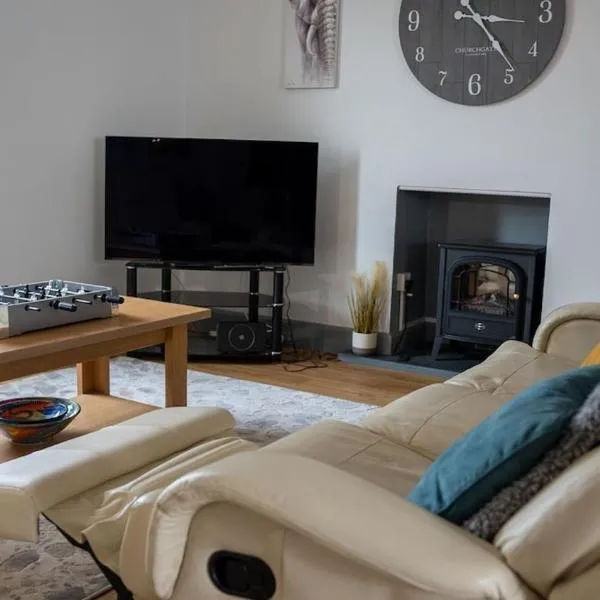 3 bedroom home by the beach，位于布罗德港的酒店