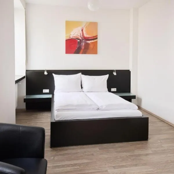 Hotel Villa-Bassermann, stilvoll, 2 Min zum Schloss, schnelles WLAN & Parkplatz，位于施韦青根的酒店