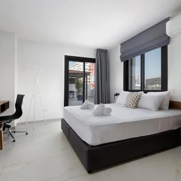 Urban Condo 33 with Veranda - 2 Bdr，位于尼科西亚的酒店