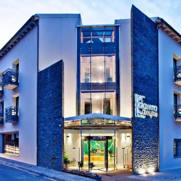 卡拉夫里塔峡谷温泉酒店 ，位于Plataniótissa的酒店