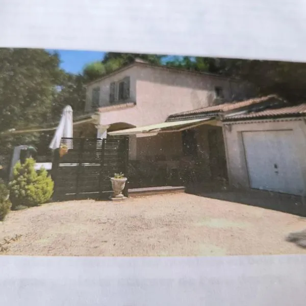 Chambres dans villa avec vue magnifique，位于德龙河畔利夫龙的酒店