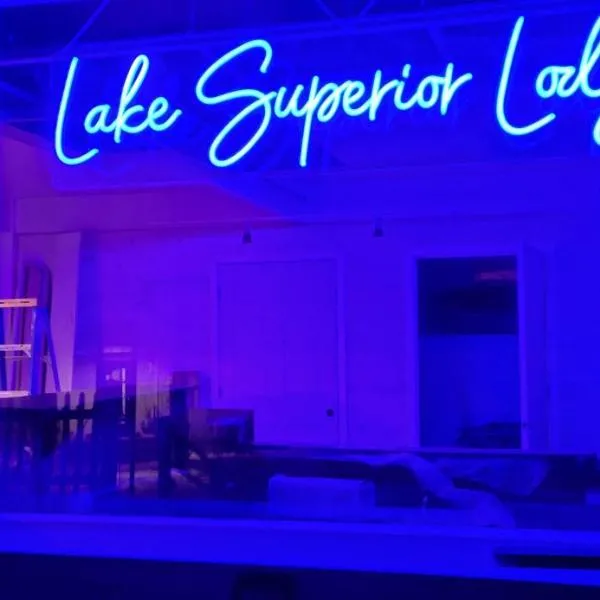 Chequamegon Lake Superior Lodge,位于贝菲尔德的酒店