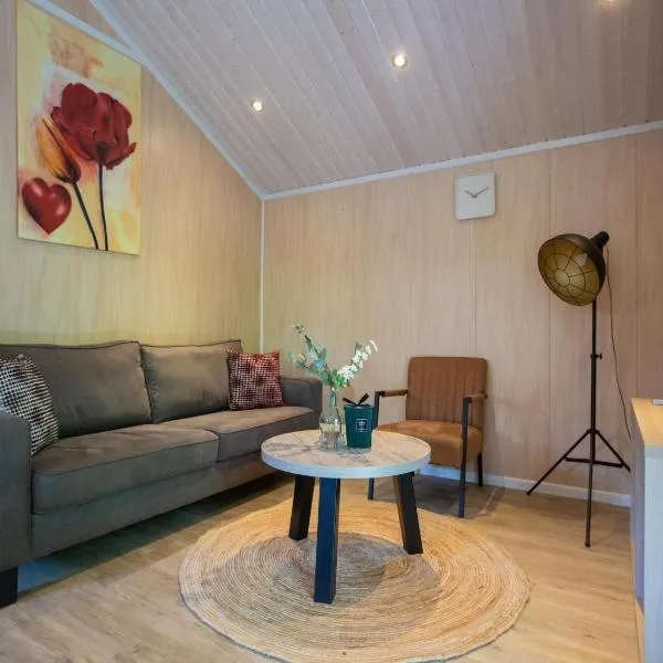 Lodge in Brabant with Cozy Covered Terrace，位于奥斯楚特的酒店