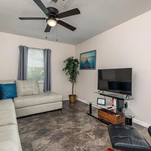 Luxurious 2 bedroom near Innisbrook Golf Resort!，位于塔彭斯普林斯的酒店