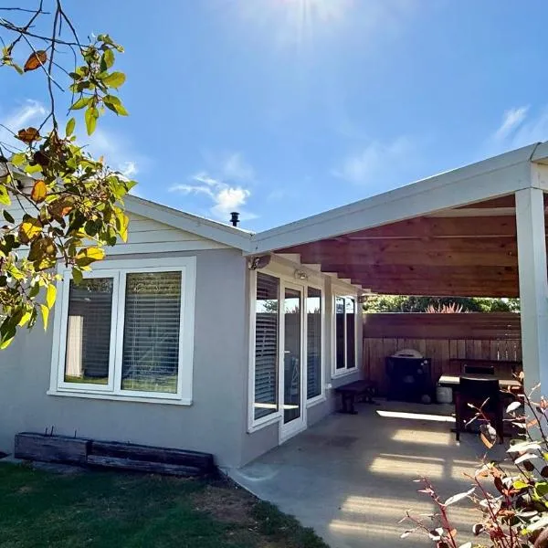 LOW HEAD beachside bungalow "Cockle Shell"，位于Low Head的酒店