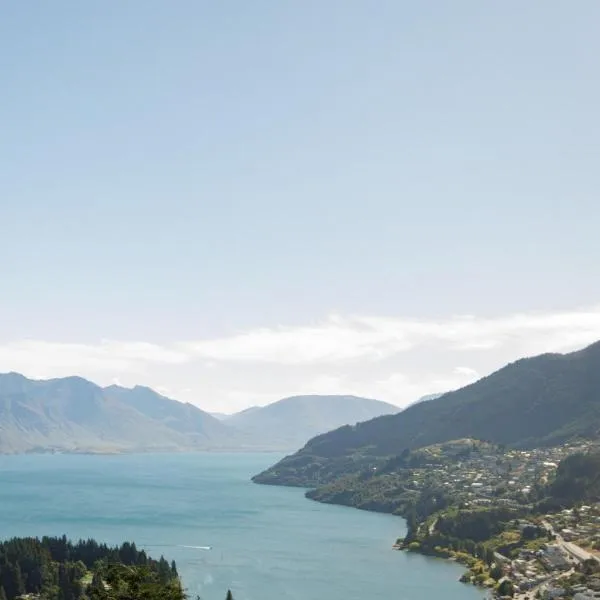 1Queenstown - Stunning Lake and Mountain Views，位于皇后镇的酒店