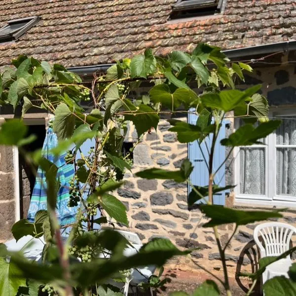 La Maison bleue，位于Le Monteil的酒店