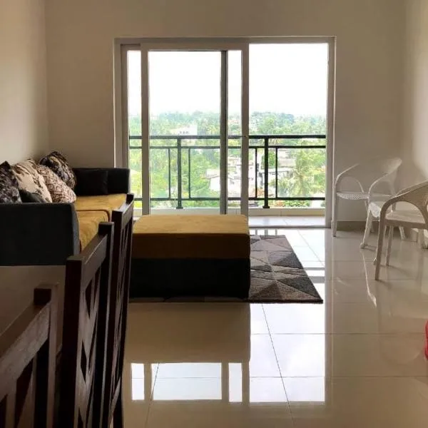 Urban living at Fairway，位于巴塔拉穆拉的酒店
