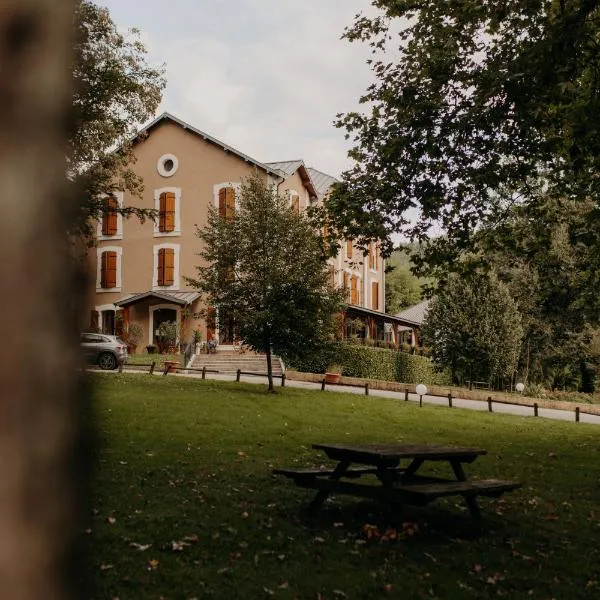 Logis - Hotel Restaurant du Parc，位于Cransac的酒店