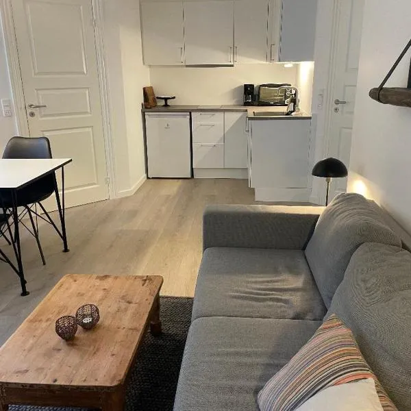 Tæt på Varde Torv, TOTAL NYRENOVERET，位于瓦尔德的酒店