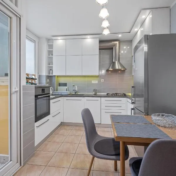 Apartman i sobe Sofi with common kitchen bathroom and toilet，位于萨格勒布的酒店