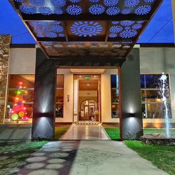 Hostal Del Sol，位于图努扬的酒店