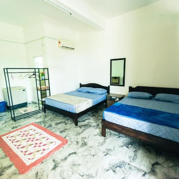 MKB Homestay - Landed Studio room with 2 Queen bed and Free Parking，位于莎阿南的酒店