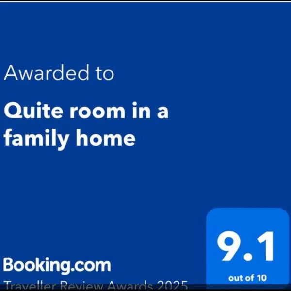 Quiet room in a family home，位于利哈伊埃克斯的酒店