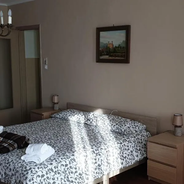 Casa Jalla' - Stanza Marisa，位于Luserna San Giovanni的酒店