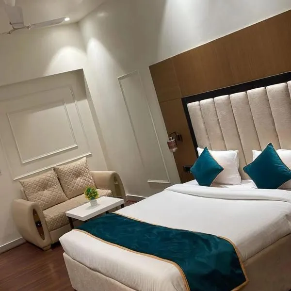 HOTEL BLESSINGS iMPERIA，位于Prayagraj的酒店